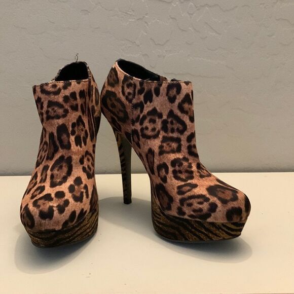 Material girl leopard print platform booties w/5 “ heel and 1 1/4” platform - Picture 1 of 12